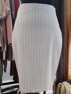Express White Pinstripe Pencil Skirt 2 Like NEW